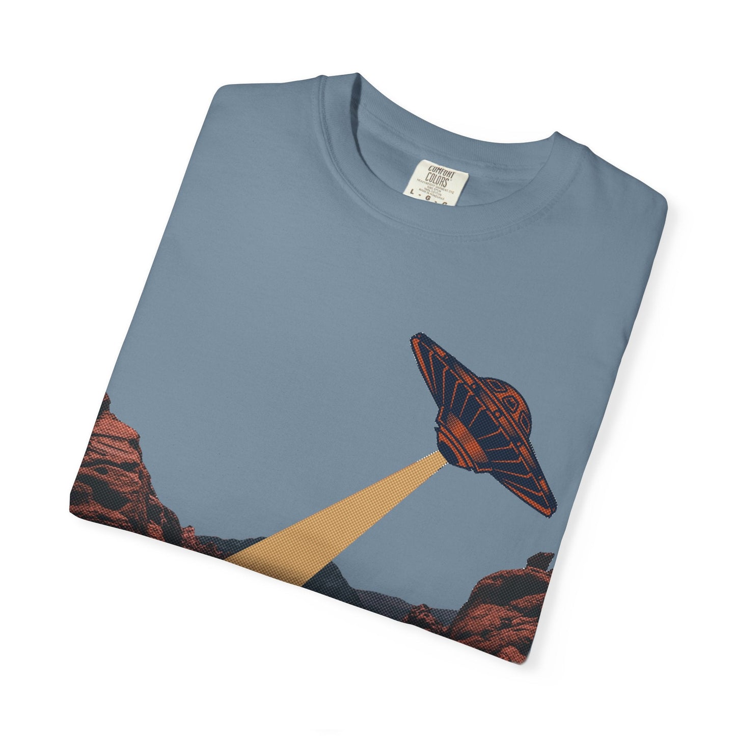 UFO in desert Graphic t-shirt - Sci-fi fans - Casual wear- Cool design