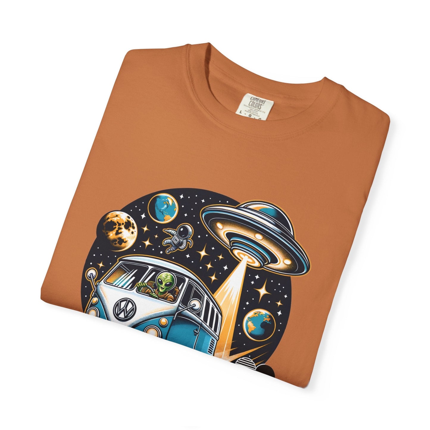 Vintage Volkswagen bus t-shirt - Unique aliens design
