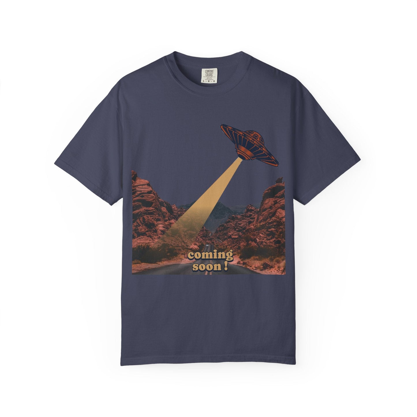 UFO in desert Graphic t-shirt - Sci-fi fans - Casual wear- Cool design