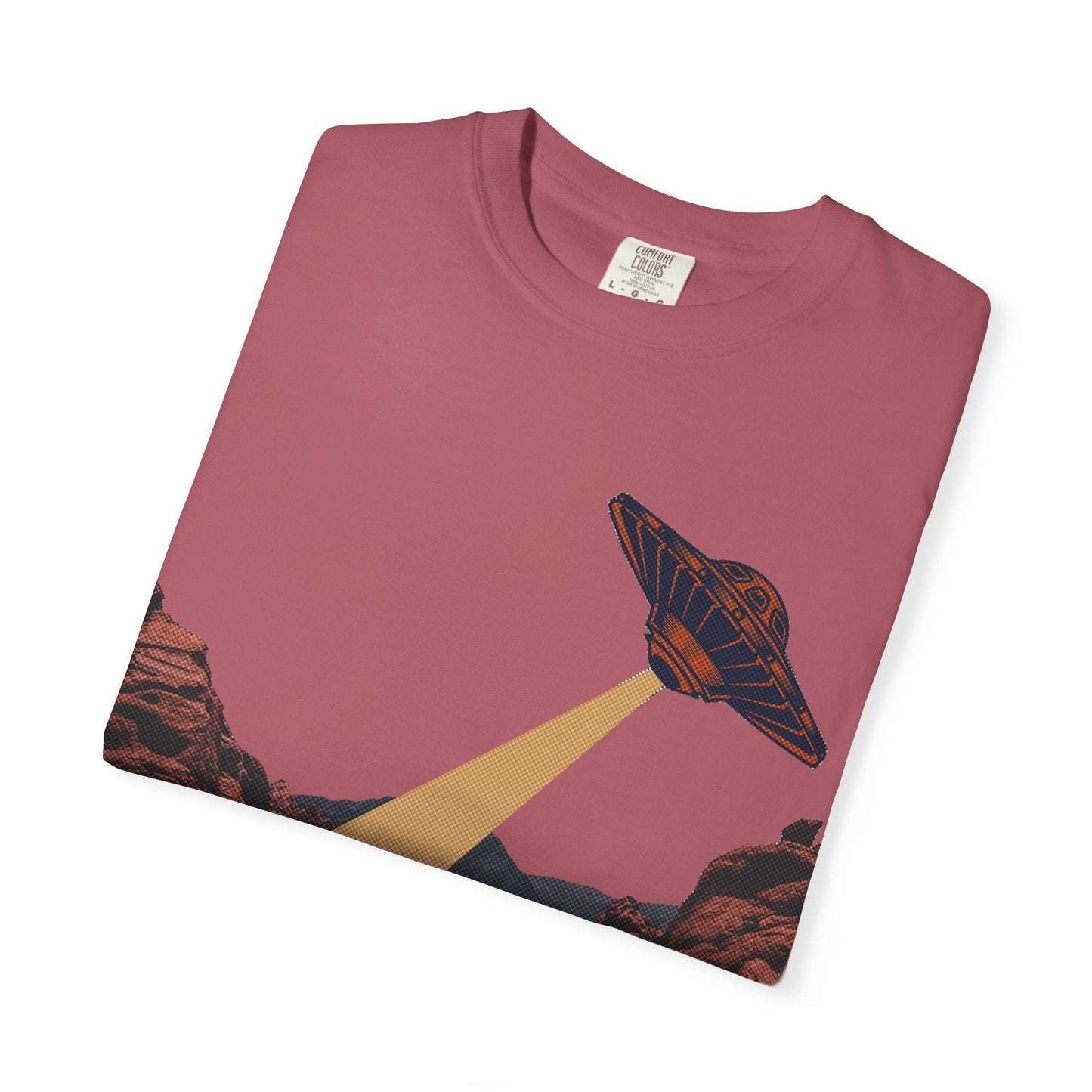 UFO in desert Graphic t-shirt - Sci-fi fans - Casual wear- Cool design