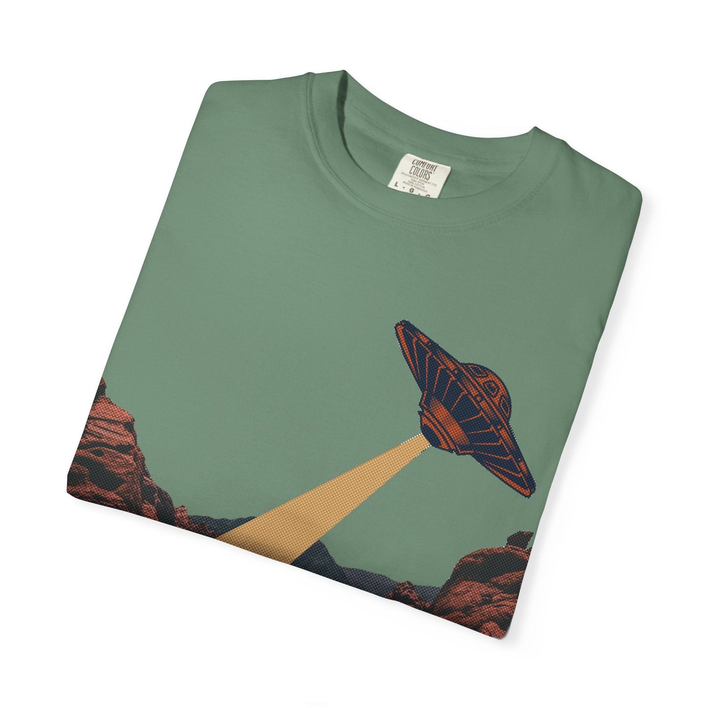 UFO in desert Graphic t-shirt - Sci-fi fans - Casual wear- Cool design