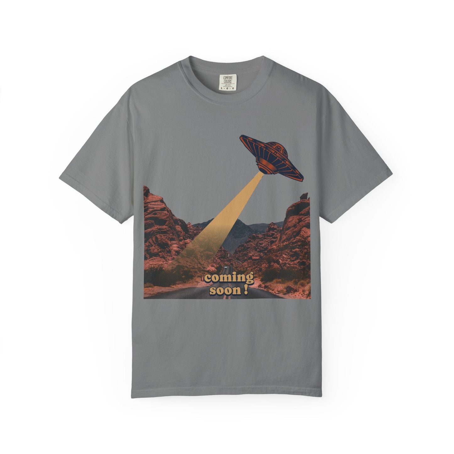 UFO in desert Graphic t-shirt - Sci-fi fans - Casual wear- Cool design