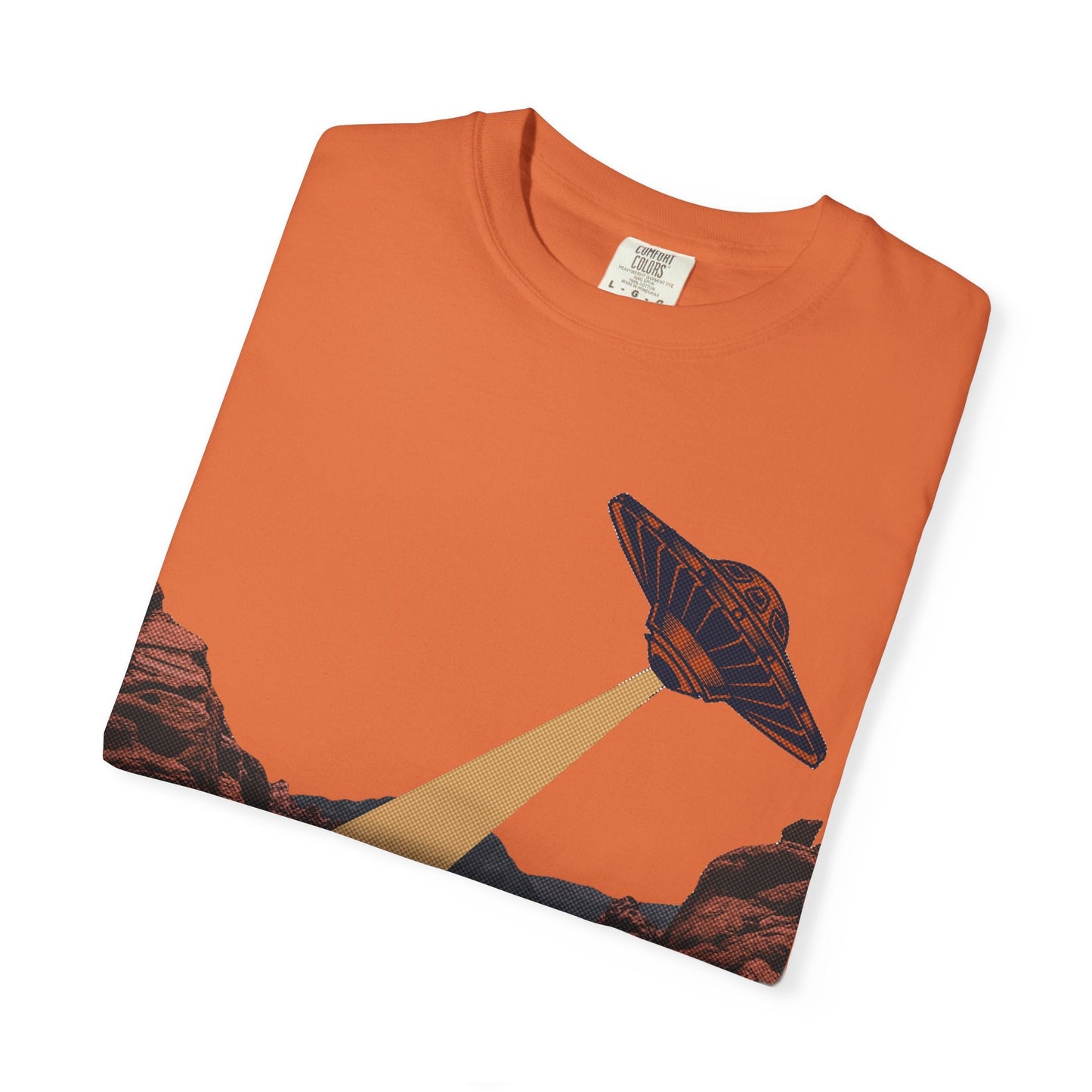 UFO in desert Graphic t-shirt - Sci-fi fans - Casual wear- Cool design