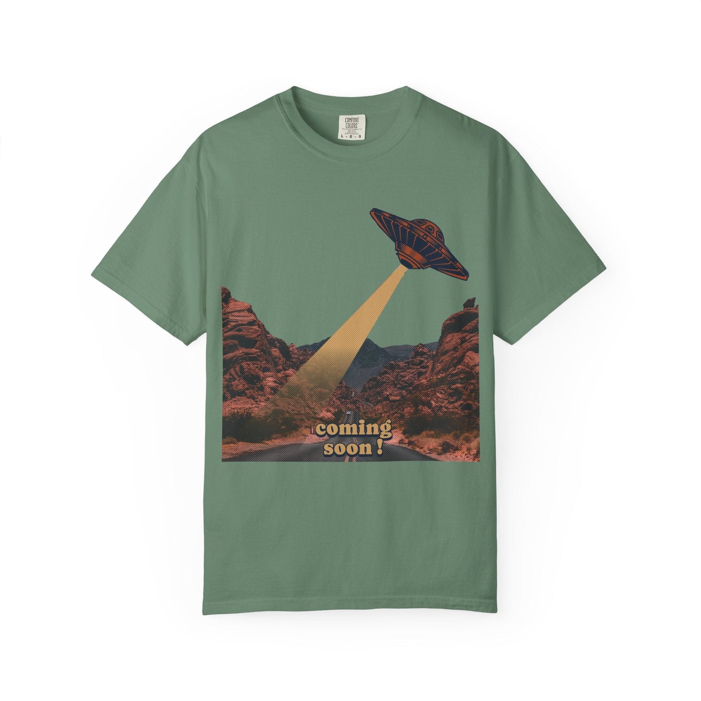 UFO in desert Graphic t-shirt - Sci-fi fans - Casual wear- Cool design
