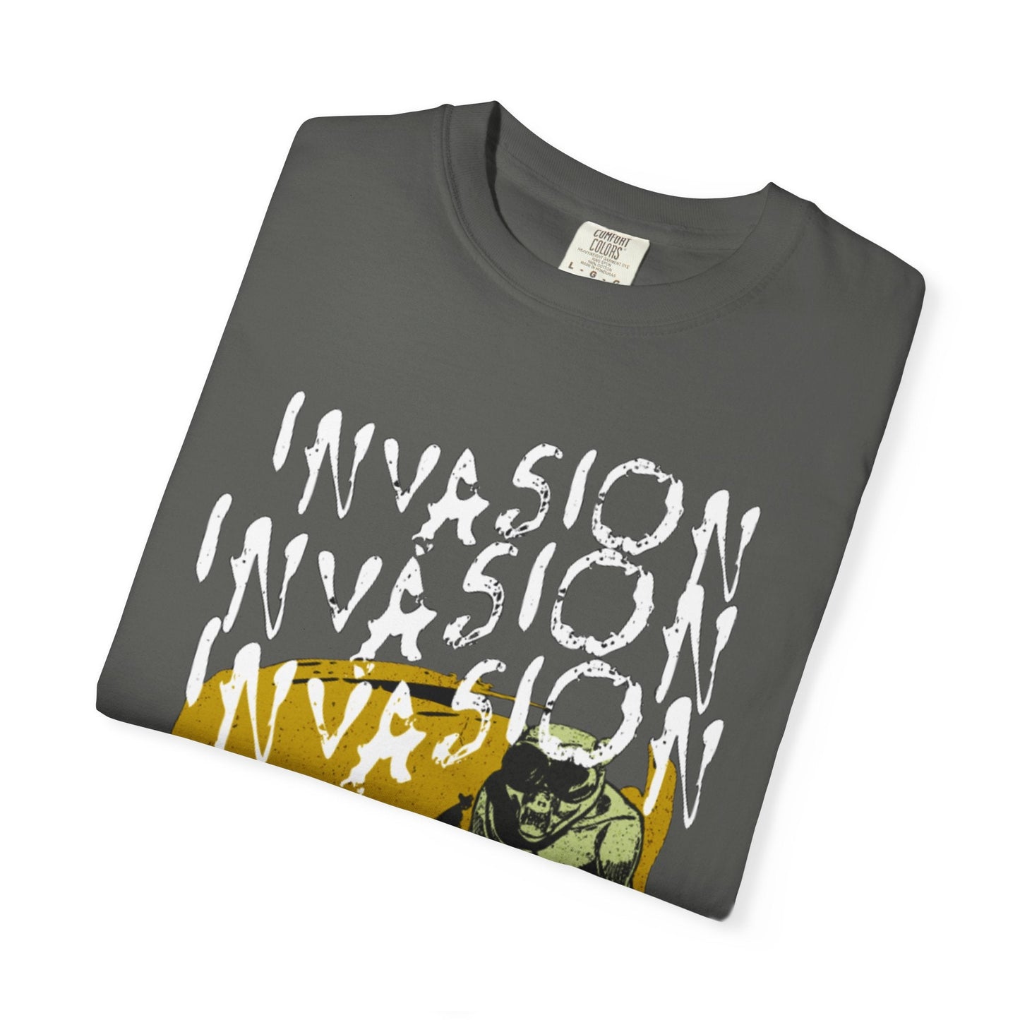 Graphic T-Shirt - Alien Invasion Sci-Fi Vintage Design Tee