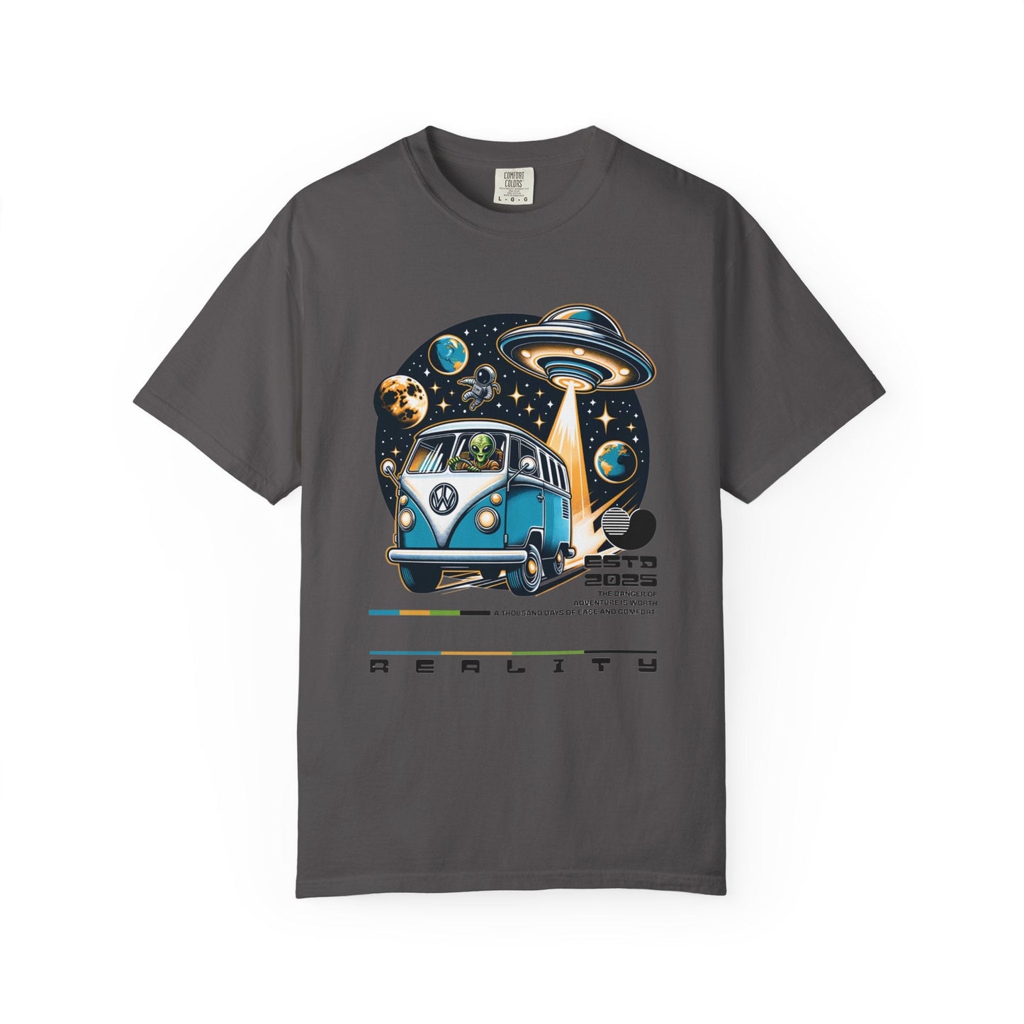 Vintage Volkswagen bus t-shirt - Unique aliens design