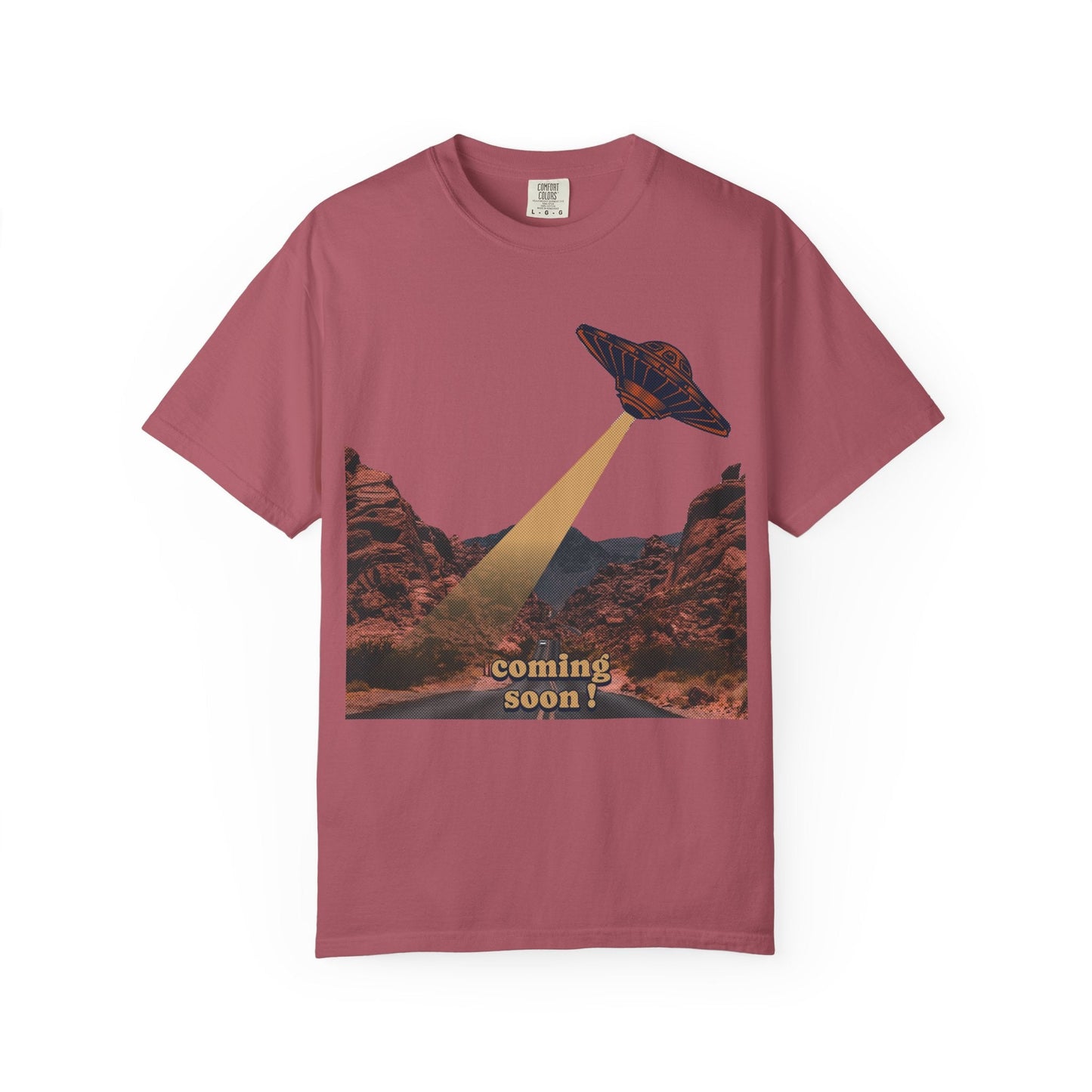 UFO in desert Graphic t-shirt - Sci-fi fans - Casual wear- Cool design