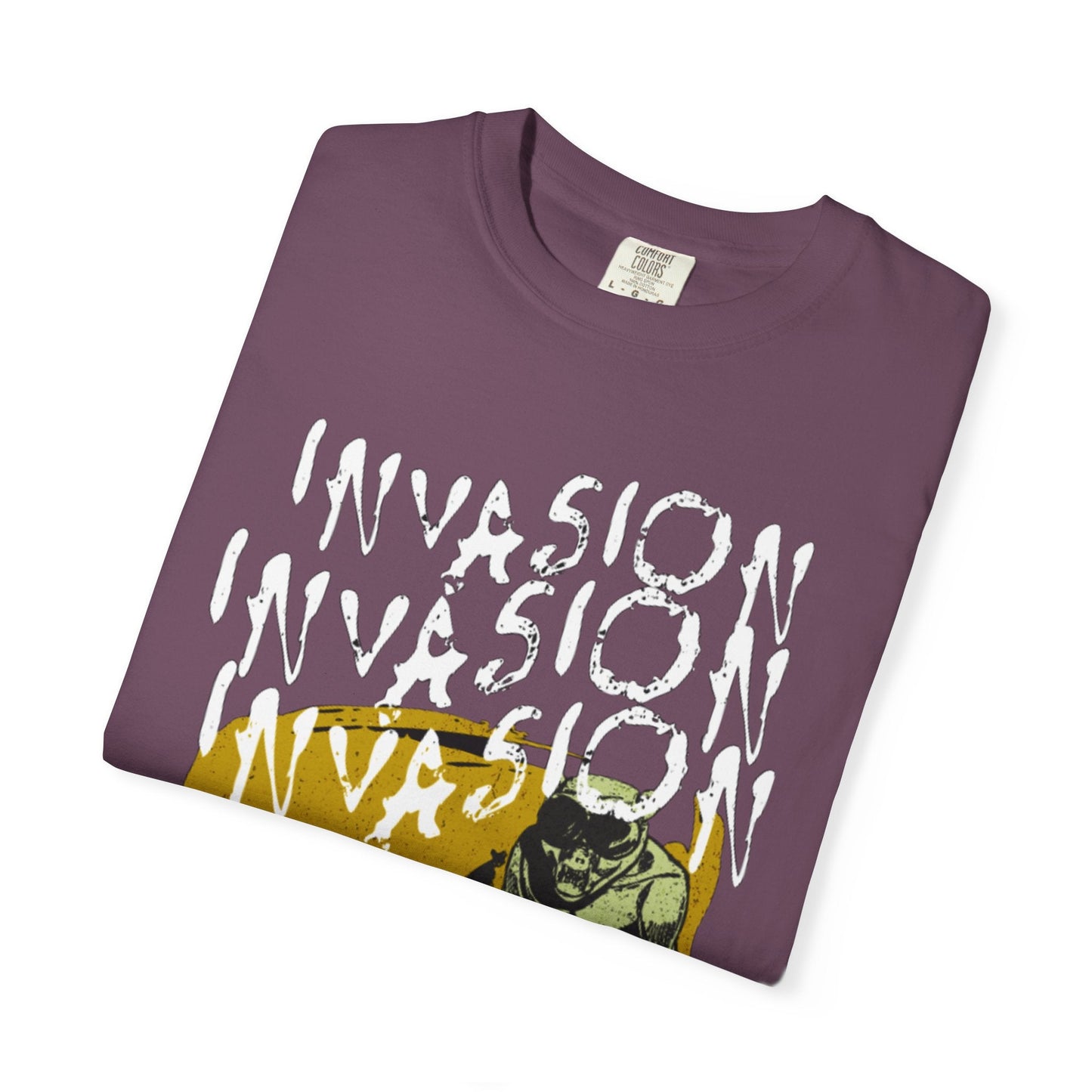 Graphic T-Shirt - Alien Invasion Sci-Fi Vintage Design Tee