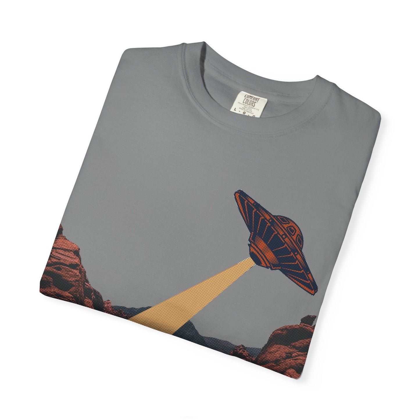 UFO in desert Graphic t-shirt - Sci-fi fans - Casual wear- Cool design