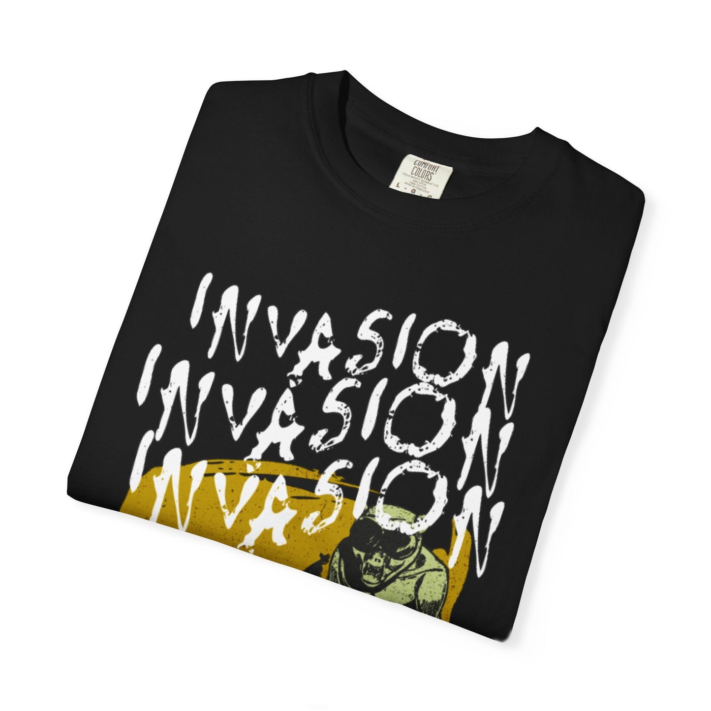 Graphic T-Shirt - Alien Invasion Sci-Fi Vintage Design Tee
