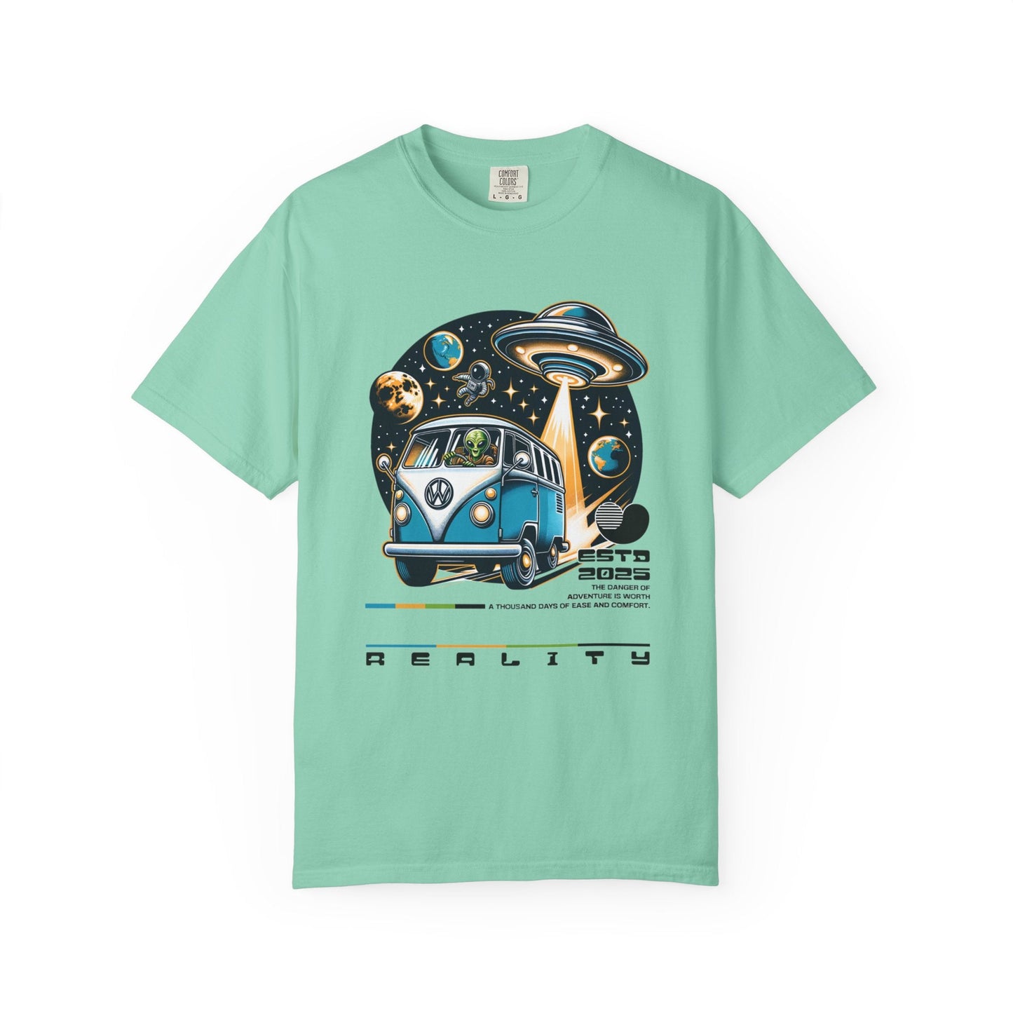 Vintage Volkswagen bus t-shirt - Unique aliens design