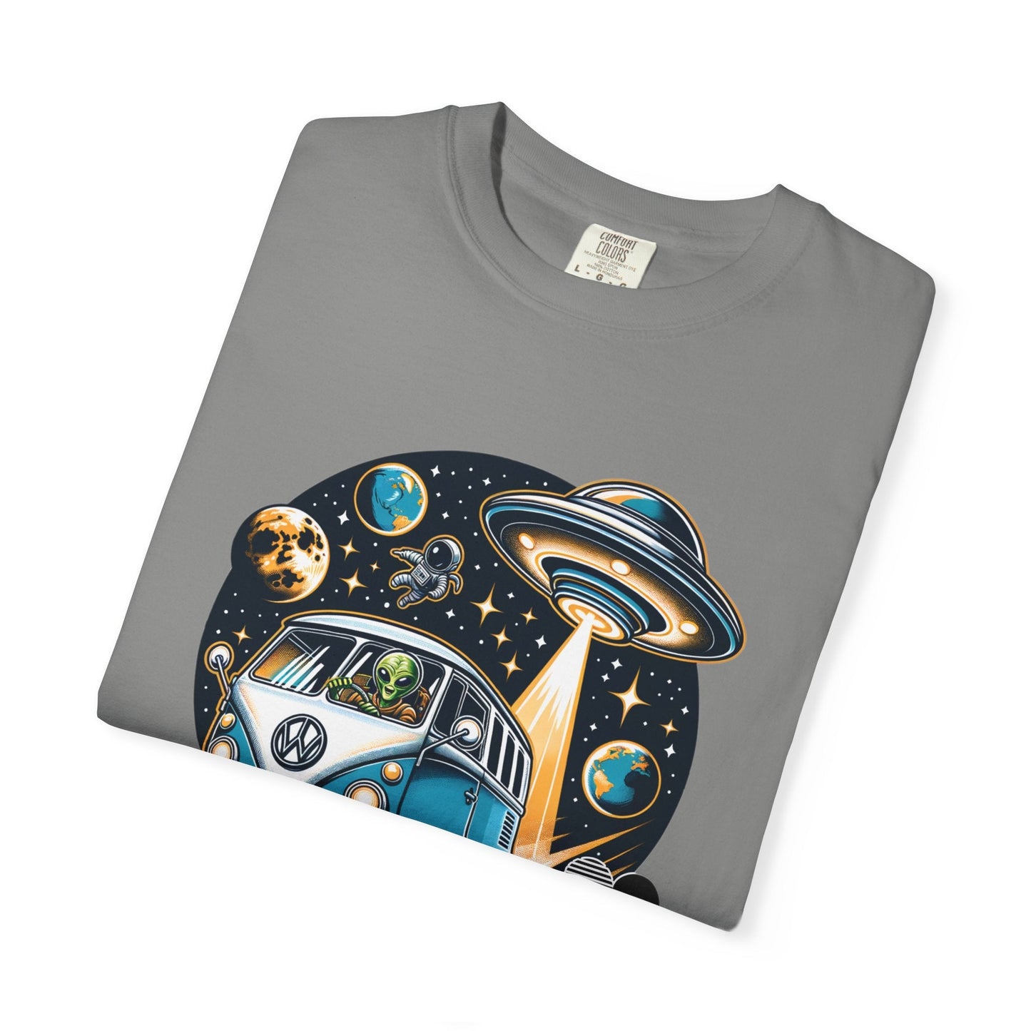 Vintage Volkswagen bus t-shirt - Unique aliens design