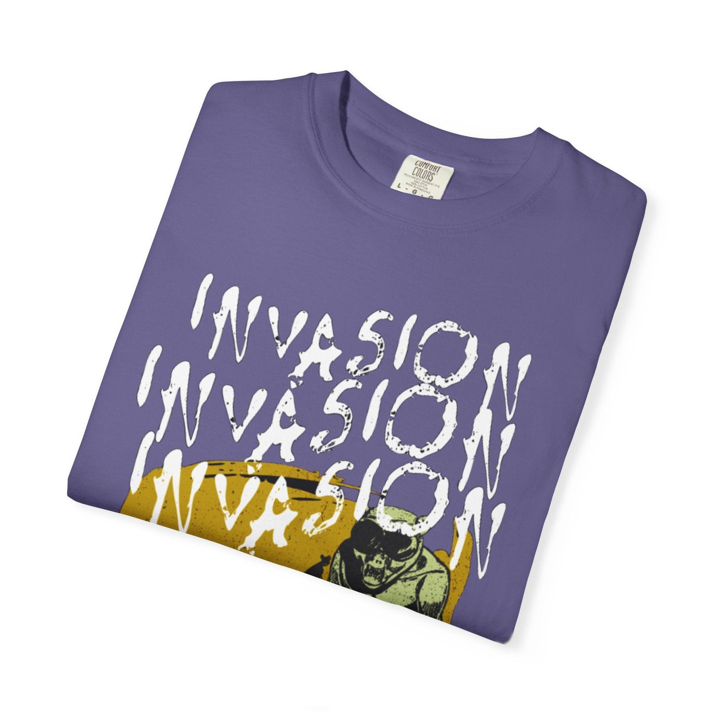 Graphic T-Shirt - Alien Invasion Sci-Fi Vintage Design Tee