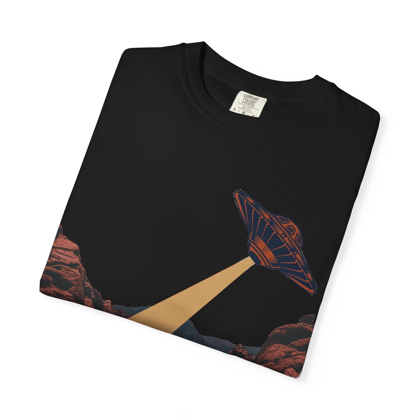 UFO in desert Graphic t-shirt - Sci-fi fans - Casual wear- Cool design