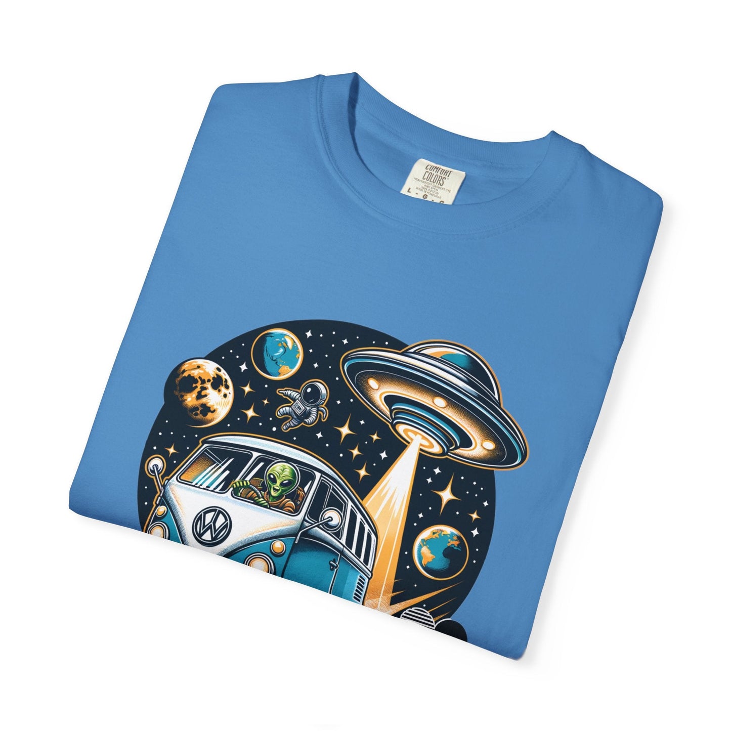 Vintage Volkswagen bus t-shirt - Unique aliens design