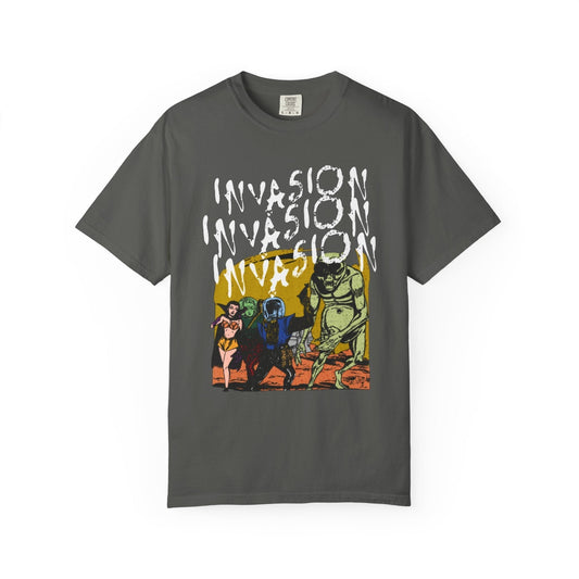 Graphic T-Shirt - Alien Invasion Sci-Fi Vintage Design Tee