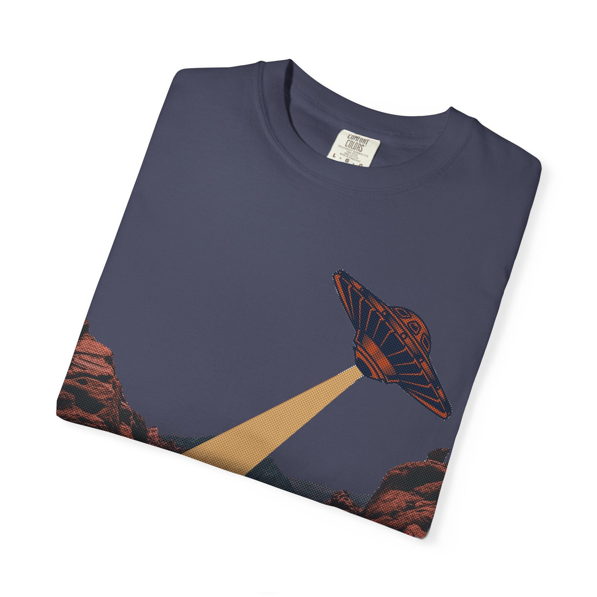 UFO in desert Graphic t-shirt - Sci-fi fans - Casual wear- Cool design