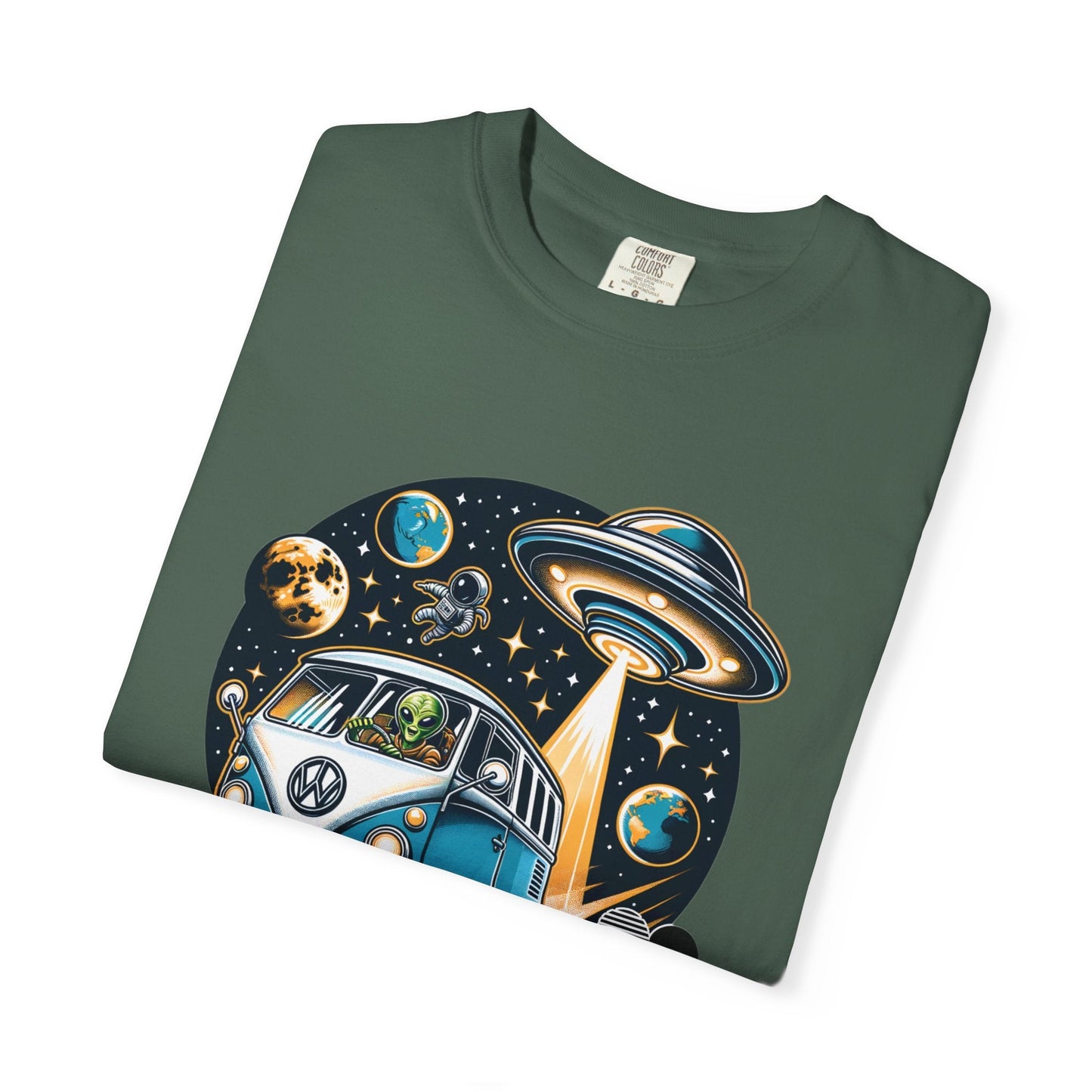 Vintage Volkswagen bus t-shirt - Unique aliens design
