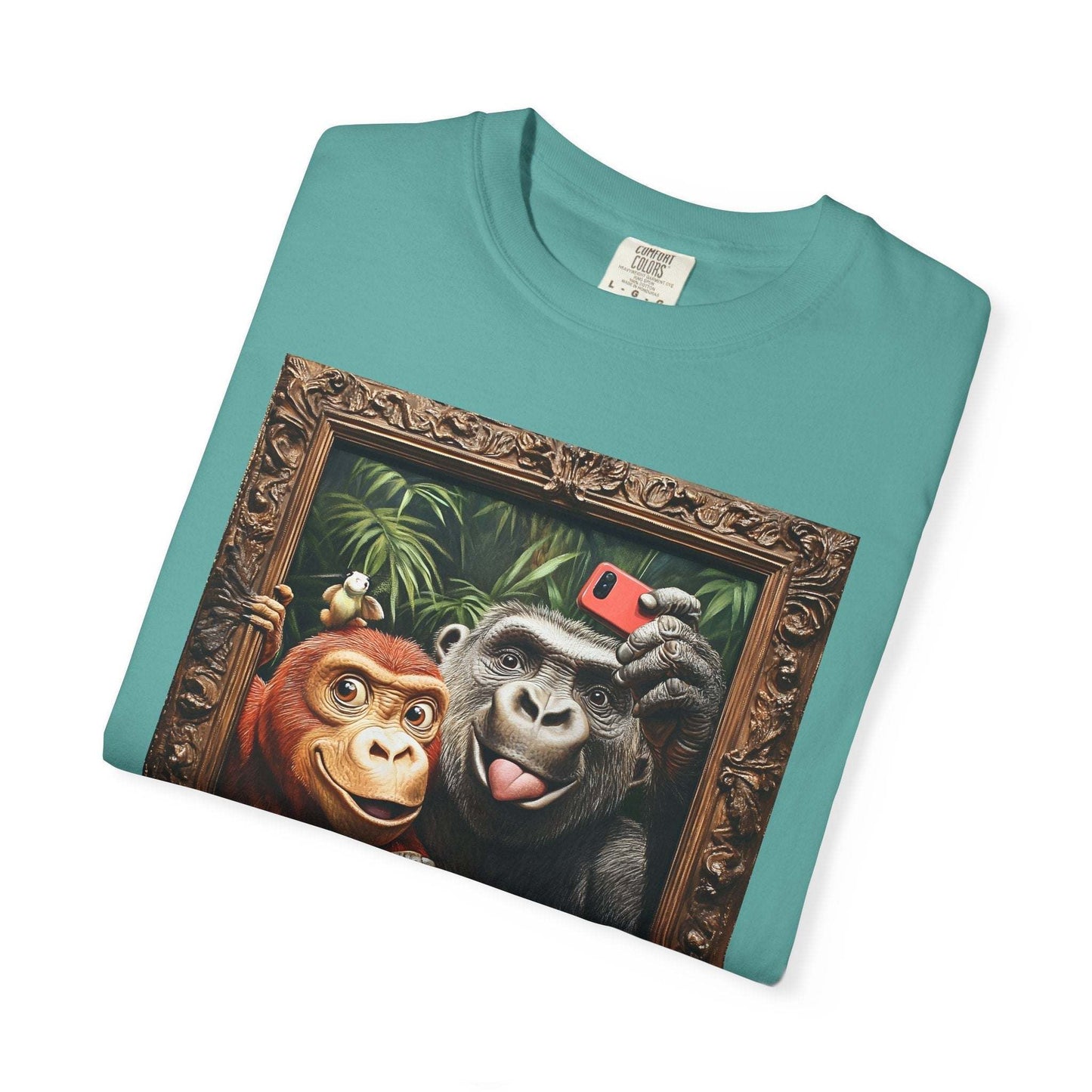 Jungle Friends T-shirt – Funny Apes Selfie in Jungle Frame