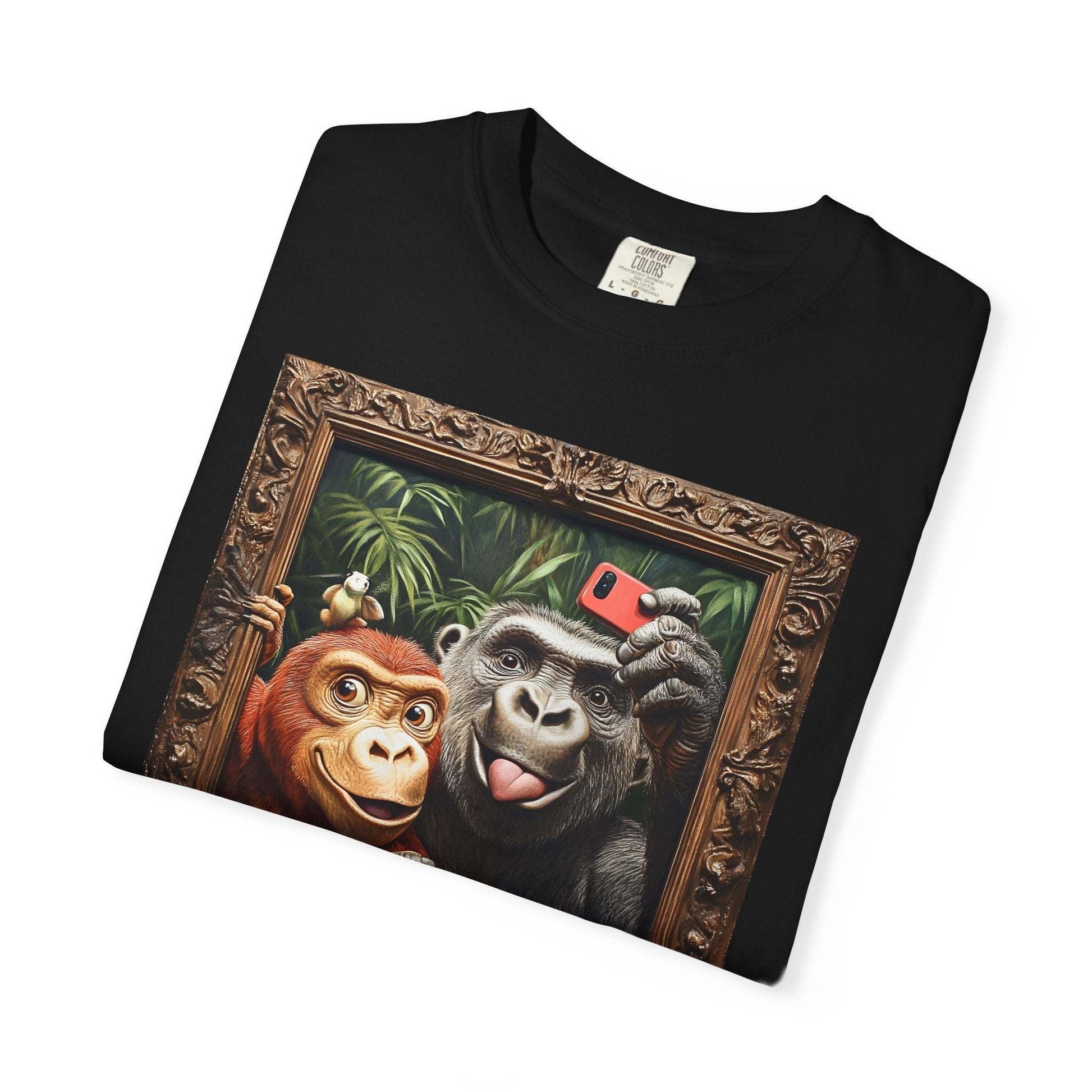 Jungle Friends T-shirt – Funny Apes Selfie in Jungle Frame