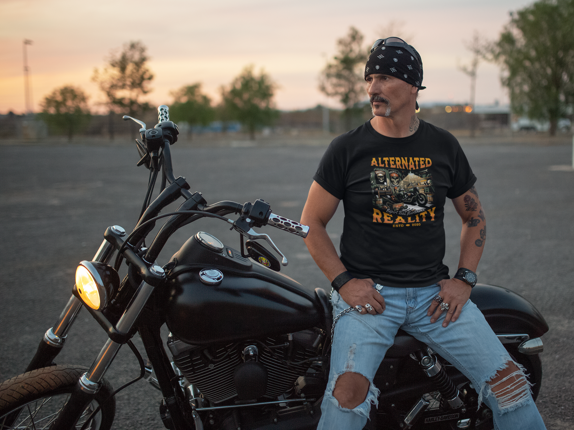Motorbike garage t-shirt: Vintage motorcycle cool repair hub