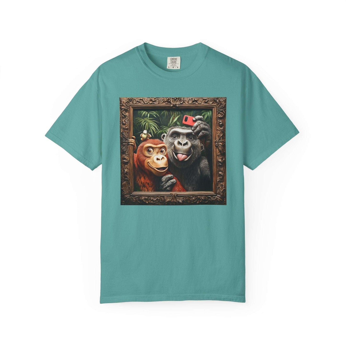 Jungle Friends T-shirt – Funny Apes Selfie in Jungle Frame