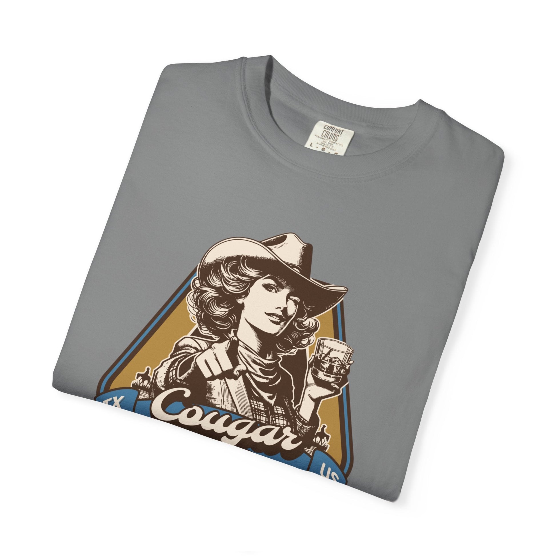Cougar beer stylish  t-shirt for men - Retro adventure look