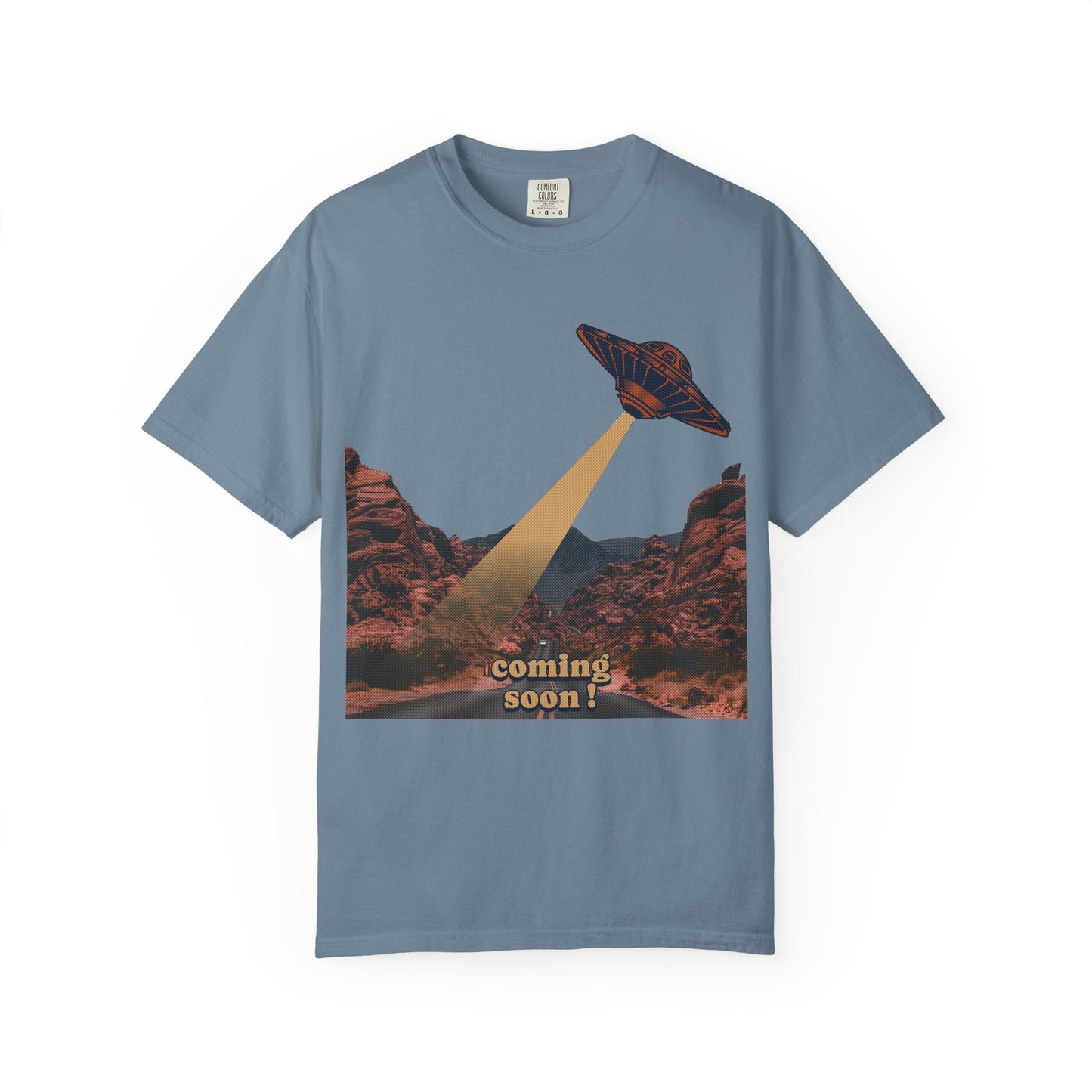 UFO in desert Graphic t-shirt - Sci-fi fans - Casual wear- Cool design
