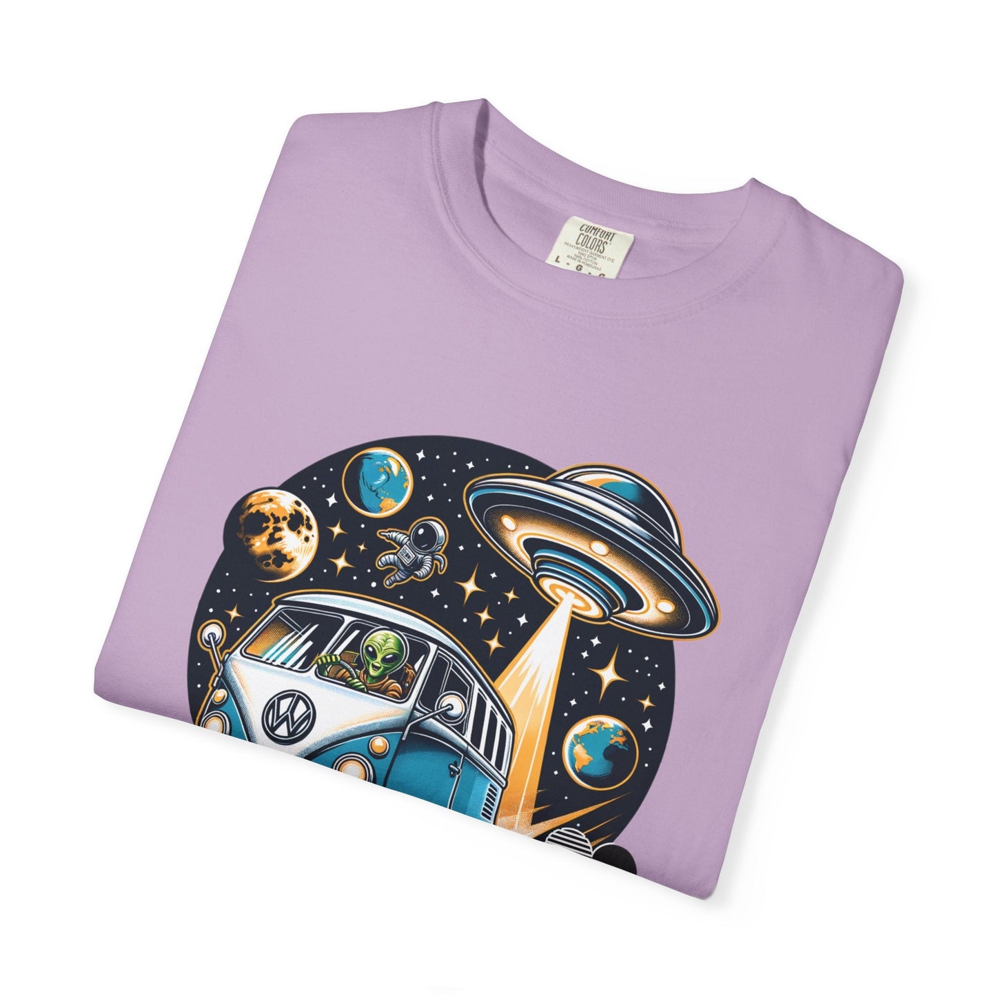 Vintage Volkswagen bus t-shirt - Unique aliens design