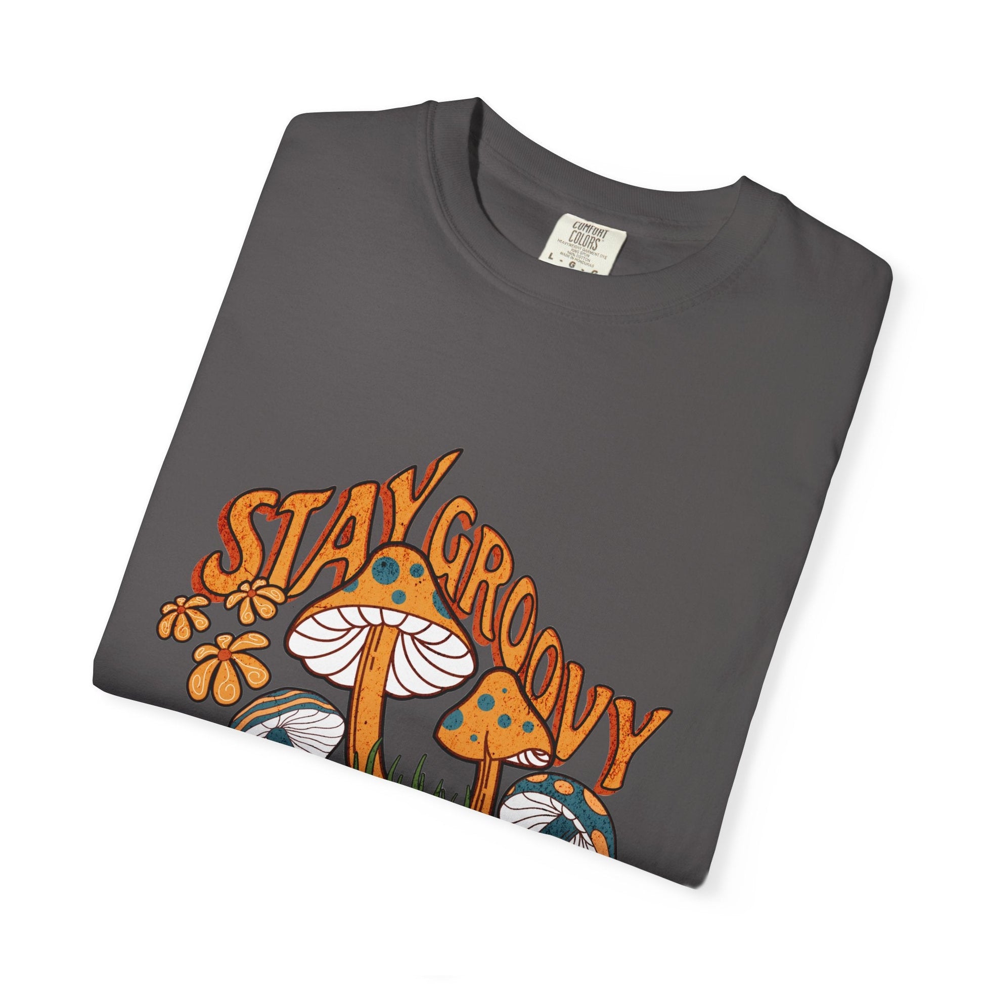 Stay groovy t-shirt with vintage mushroom design - Retro style tee