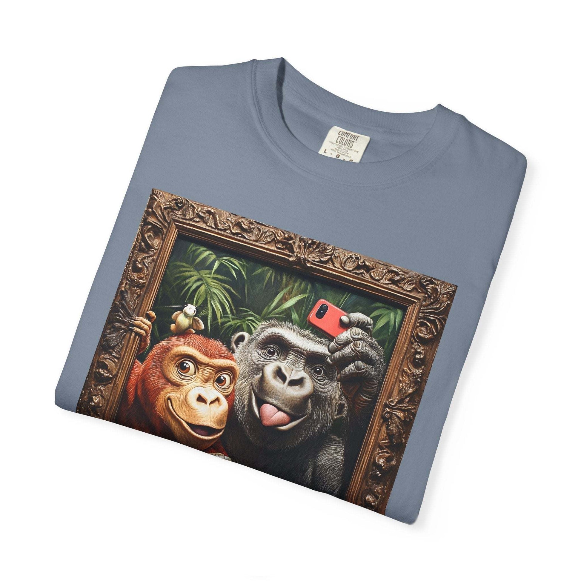 Jungle Friends T-shirt – Funny Apes Selfie in Jungle Frame