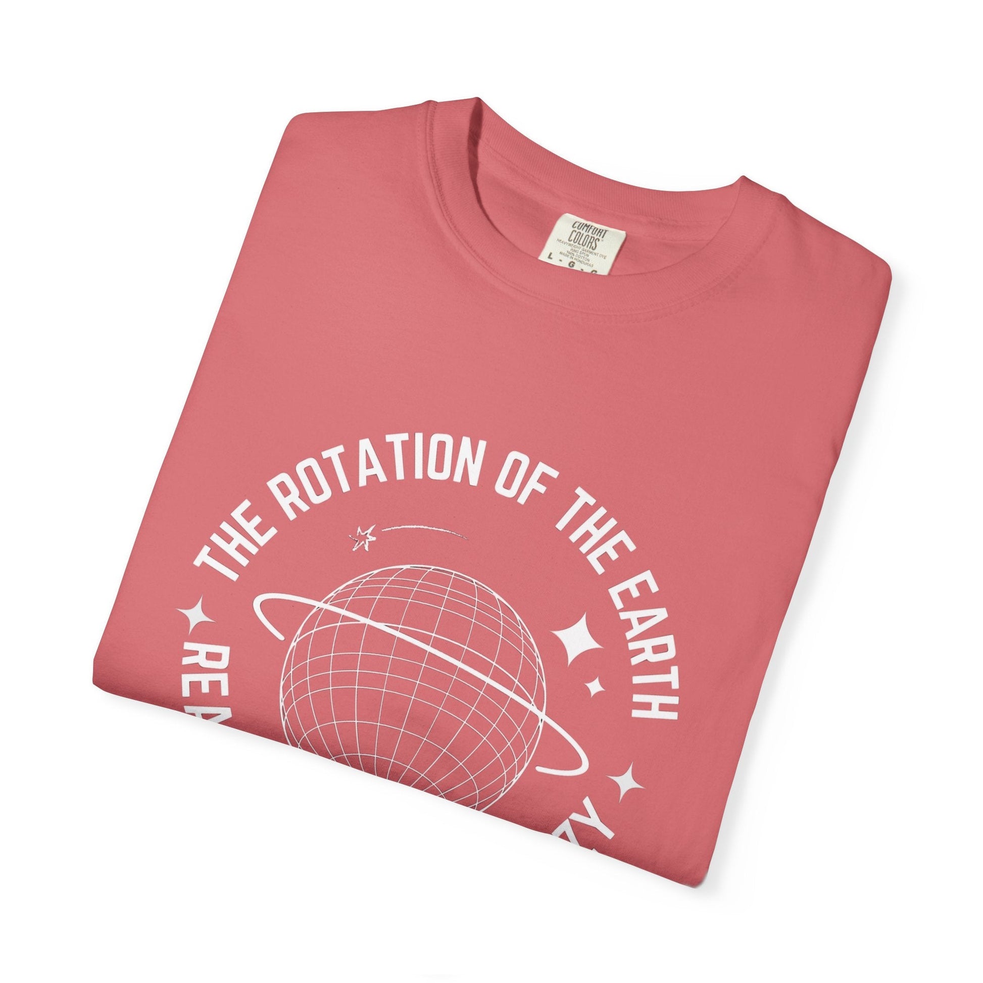 Earth rotation t-shirt - Unique globe design for adventure lovers
