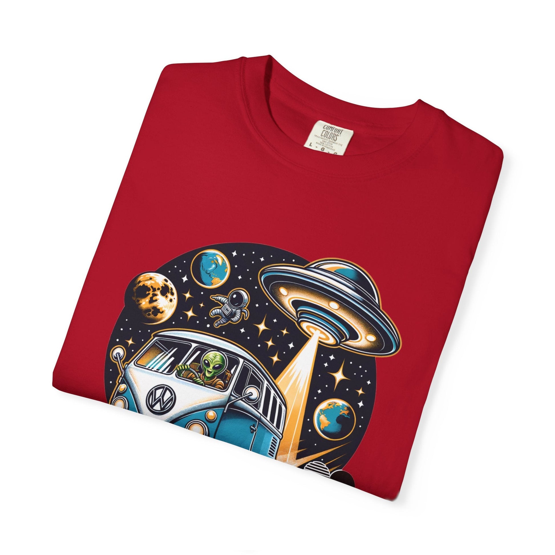 Vintage Volkswagen bus t-shirt - Unique aliens design